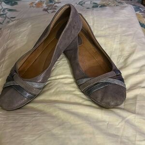Casual women’s flats